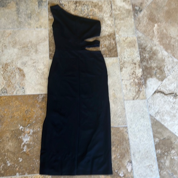 Alice +Olivia Black One Shoulder Cut Fitted Midi Dress - Picture 2 of 5